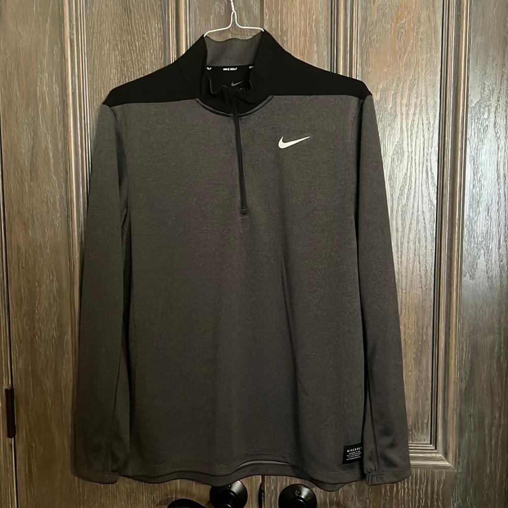 Nike Golf DriFit pullover. Size men’s medium gray/black. Like new condition.